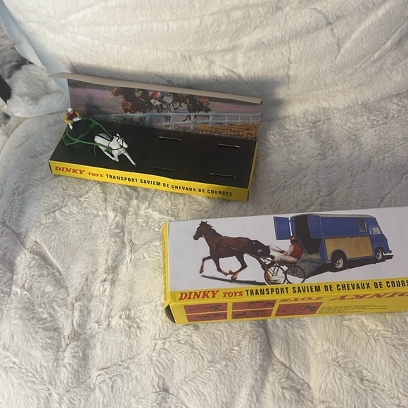 ATLAS DINKY TOYS  571 TRANSPORT SAVIEM DE CHEVAUX DE COURSES - Picture 3 of 4